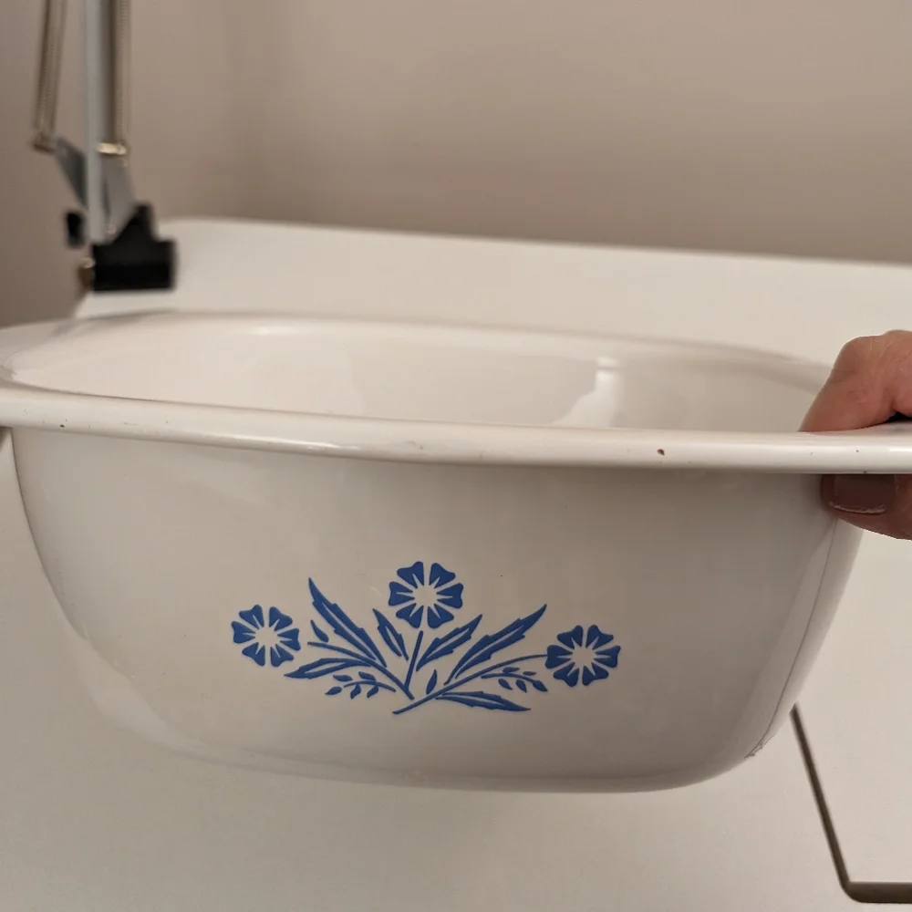 Corning Ware P-34-B 4 Quart Dutch oven Cornflower, Blue & White
